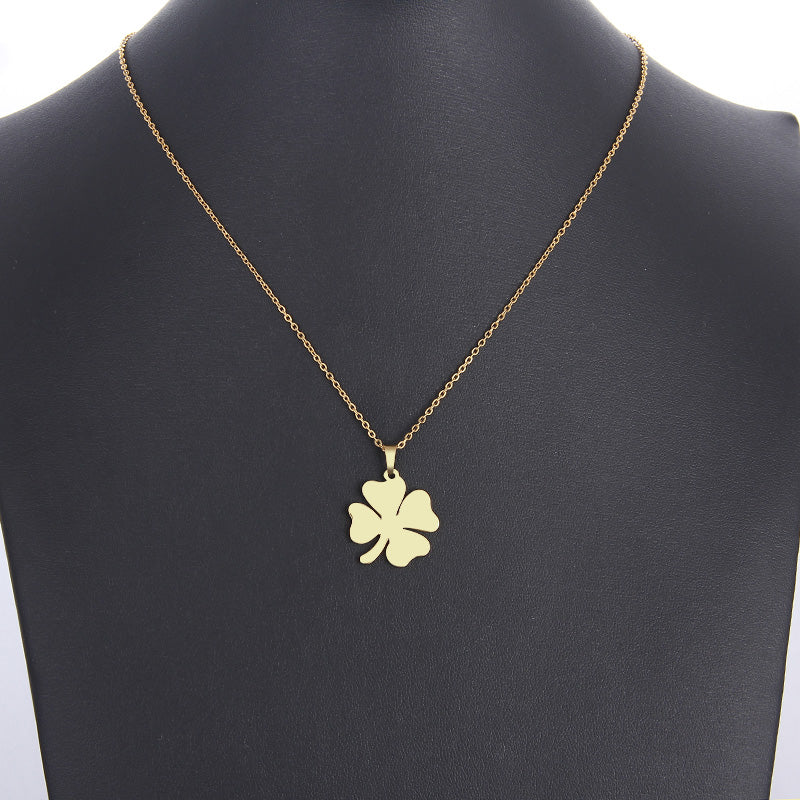 四葉草不鏽鋼項鍊 模特兒配戴展示 | Four Leaf Clover Stainless Steel Necklace - Model Wearing