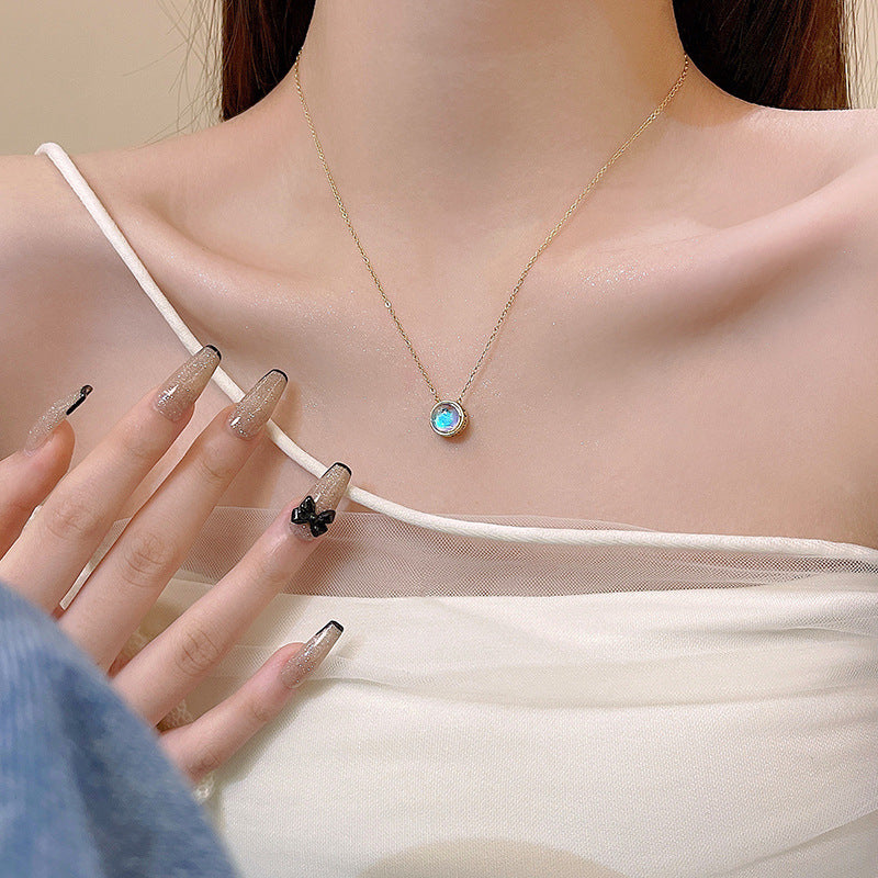 輕奢藍鋯石星空項鍊 穿搭示範 / Light Luxury Blue Zircon Starry Sky Necklace - Outfit Style